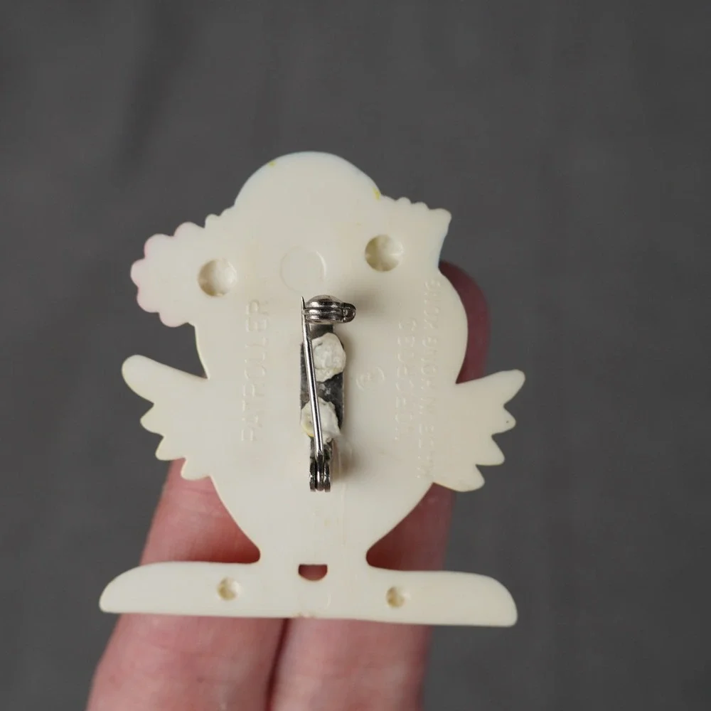Vintage Chick Pin Yellow Plastic Bird Sailor Hat Norcross Patroller Hong Kong